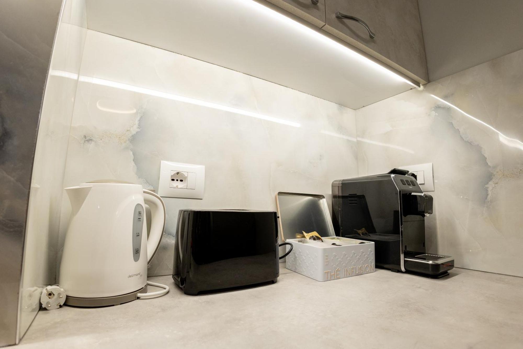 Apartamento Tirana Days Free Parking Exterior foto