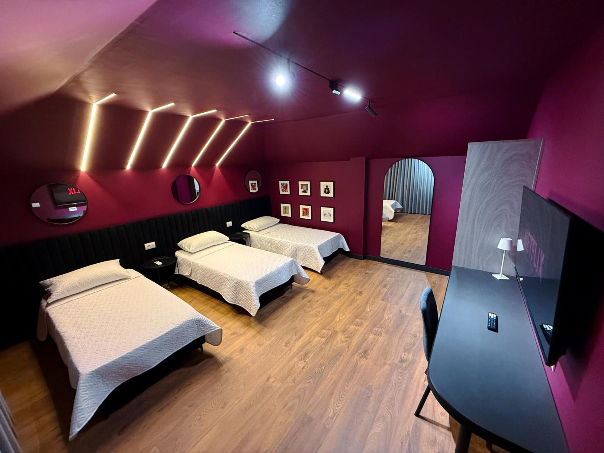 Apartamento Tirana Days Free Parking Exterior foto