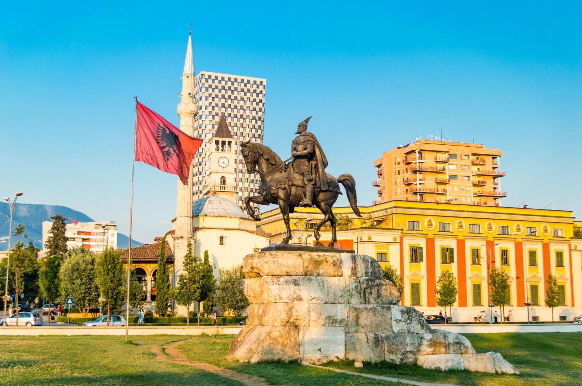Apartamento Tirana Days Free Parking Exterior foto